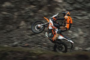 KTM 390 Adventure R 2026: що змінилося і чому версія R цікава для бездоріжжя фото